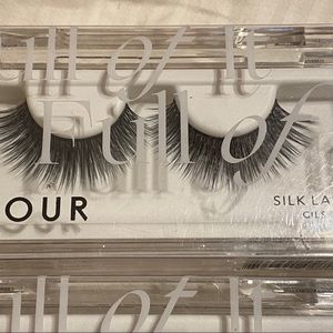 Never opened, brand new Velour Silk Lashes.